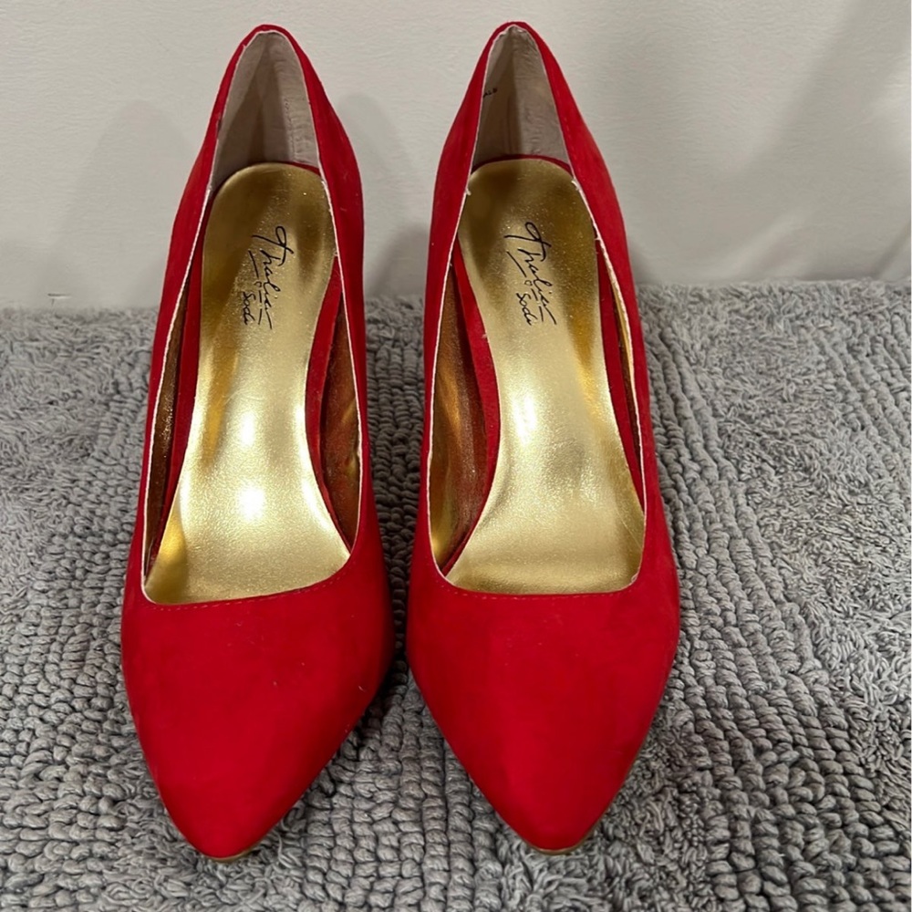 NEVER WORN- Thalia Sodi Pumps